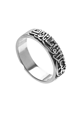 خاتم فضة بحروف عربية